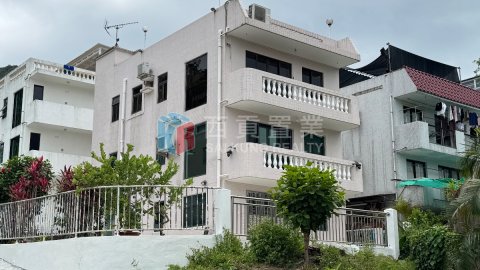 榕樹澳村