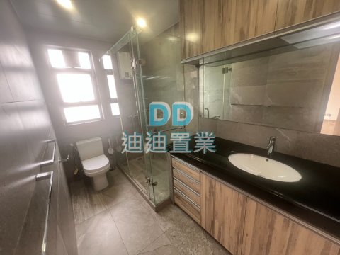 瓦瑤頭大花園 車泊樓下 