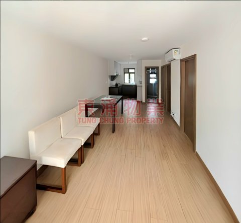 東涌村屋 地下層三房 門前私人泊車位