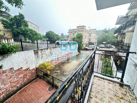 沙角尾車泊門口 鄰近市中心