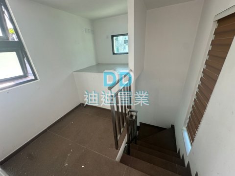 西貢村屋 優質地段 面向海景 車泊樓下