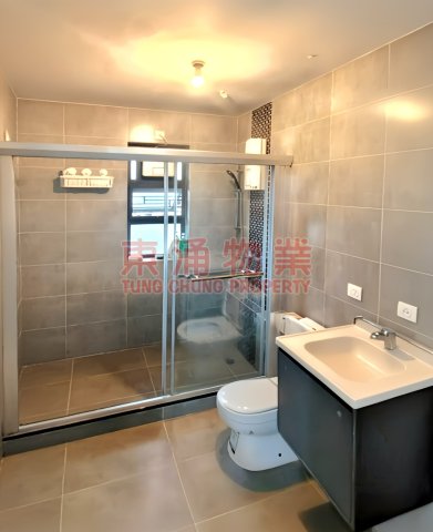 東涌村屋 地下層三房 門前私人泊車位