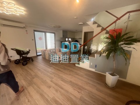 瓦瑤頭大花園 車泊樓下 