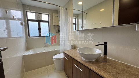 黃竹灣村