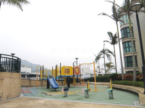 HILLVIEW COURT