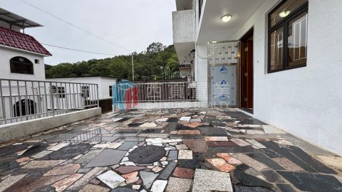 黃竹灣村