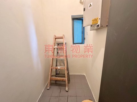 蓝天海岸 第01期 第06座 翻新地板三房套