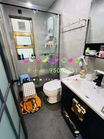 蘆慈田  95081731  兩車泊屋旁