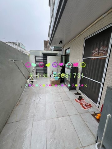 蘆慈田  95081731  兩車泊屋旁
