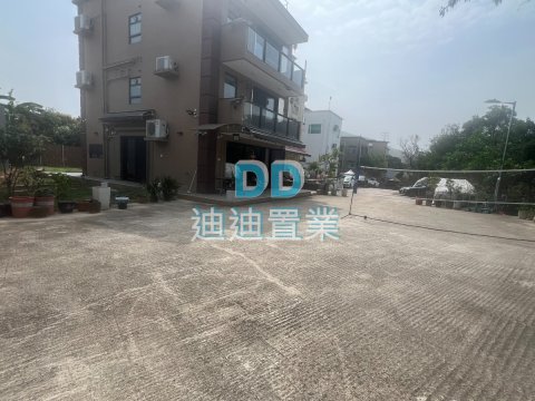 瓦瑤頭大花園 車泊樓下 