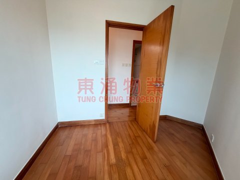 藍天海岸 第01期 第06座 園池三房套連貯