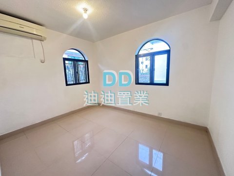 黃竹灣村 5分鐘到巴士站 出入方便