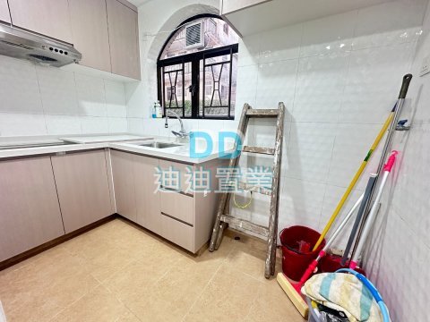 黃竹灣村 5分鐘到巴士站 出入方便