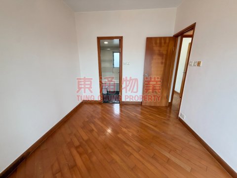 藍天海岸 第01期 第06座 園池三房套連貯