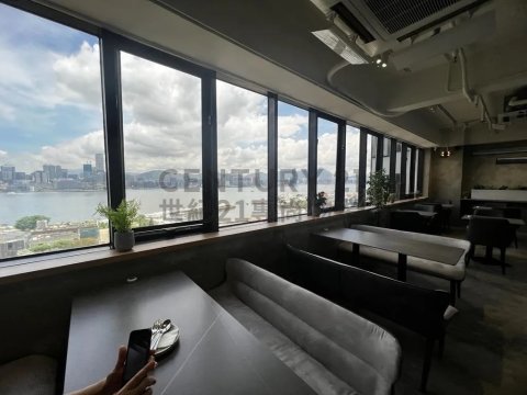 宇宙商業大廈