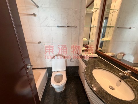 東堤灣畔 第09座 裝修中連傢俬，三房套！