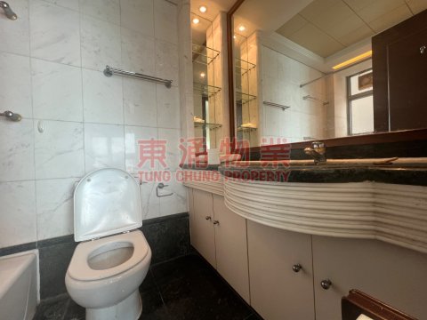 東堤灣畔 第09座 裝修中連傢俬，三房套！