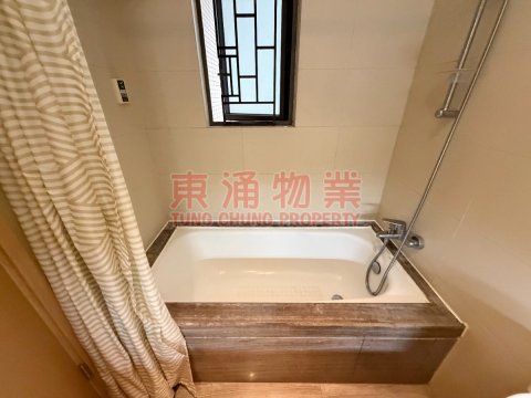 東堤灣畔 第09座 裝修中連傢俬，三房套！