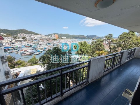 鄰近市中心 面向海景