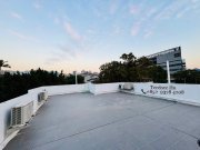 KENT MANSION WITH ROOFTOP 