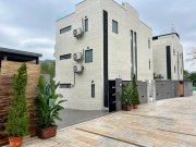 河畔山峰●全幢入車大花園 元朗 004776 售盤