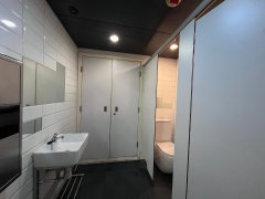 Wellington St 33