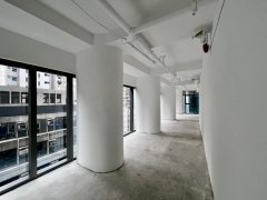 Wellington St 33