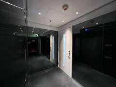 Wellington St 33
